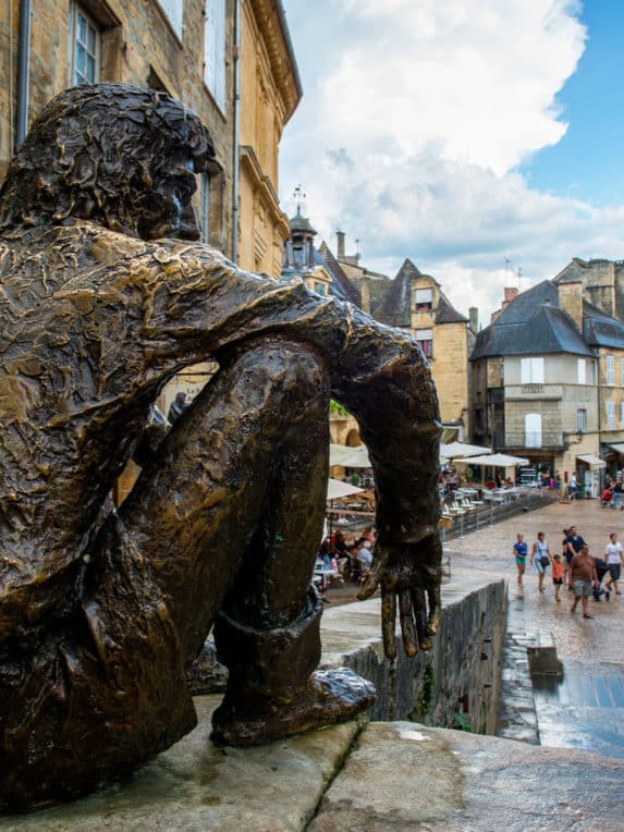 sarlat statue