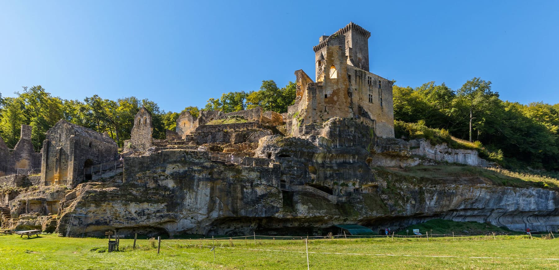 eyzies village